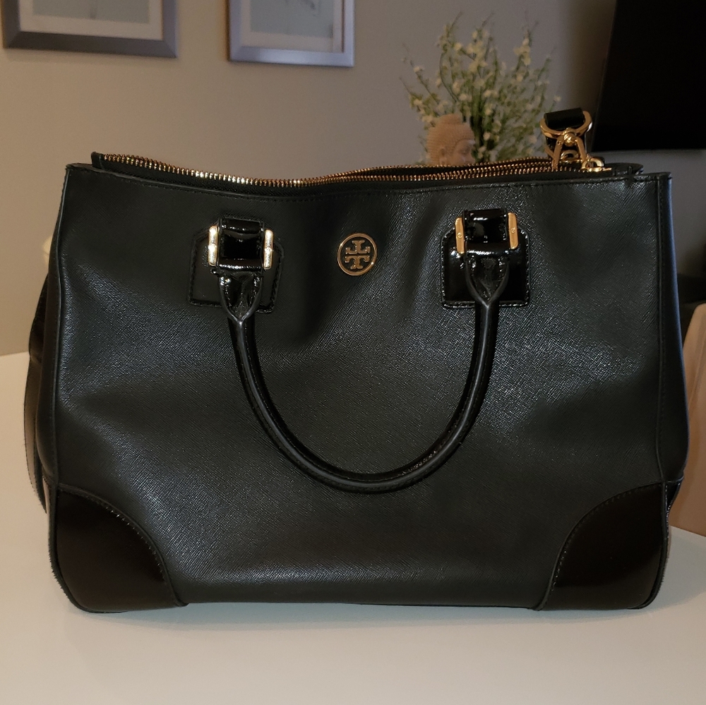 Tory Burch Robinson Double Zip Tote Handbag in Bla